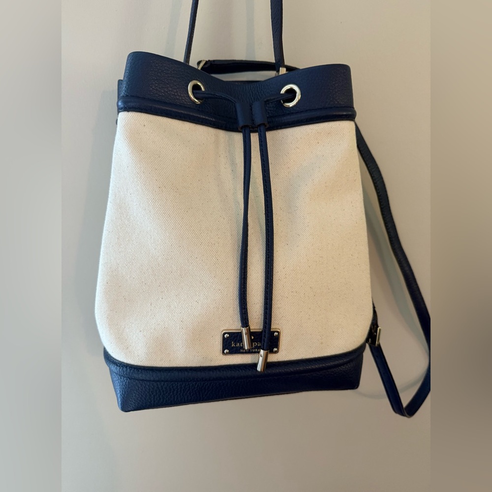 Kate Spade Navy and Cream Bucket NWOT Bag - Picture 9 of 10